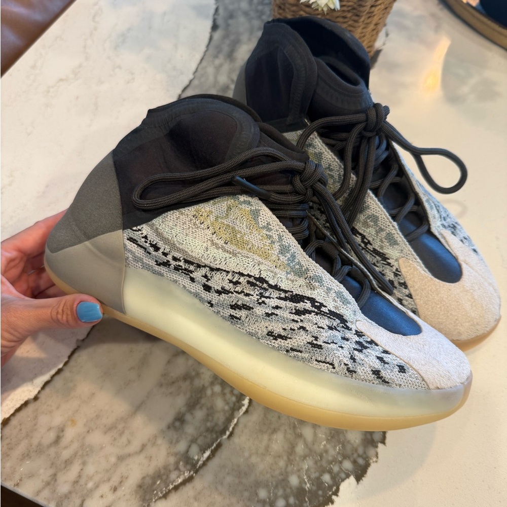 YZY QNTM basketball shoes